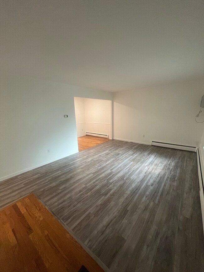 Foto del edificio - 2655 E Maple Rd
