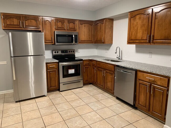 Building Photo - Charming duplex located off of Kent Drive!