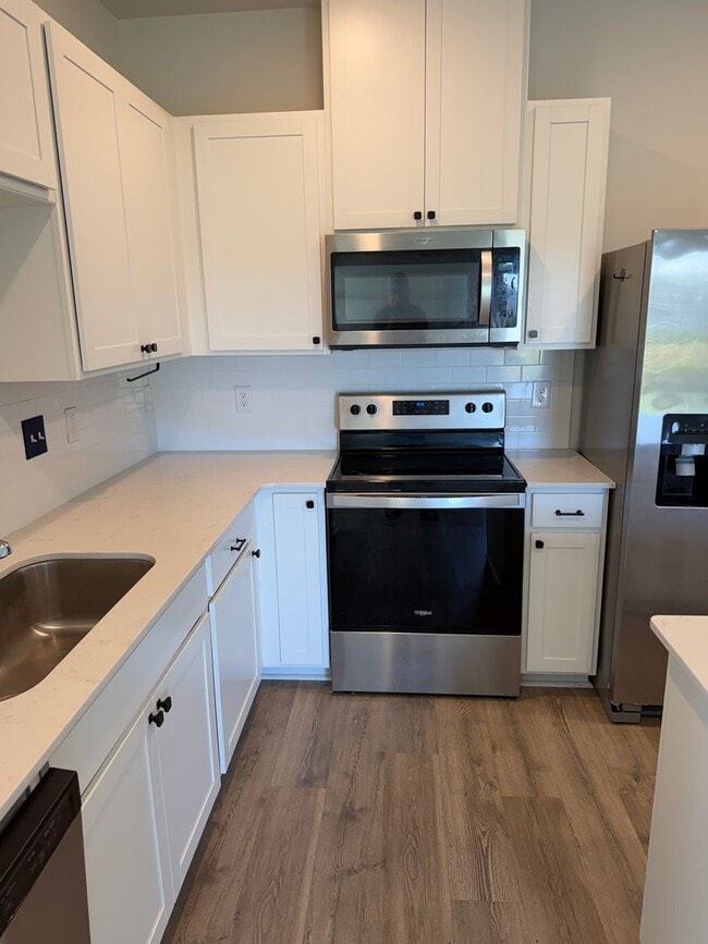 Building Photo - 3 BR/2BA | Newly Renovated Single Family Home | Covered Patio | In Columbia!