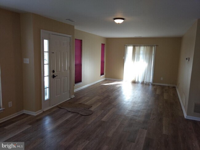 Foto del edificio - 2 Fox Meadow Cir