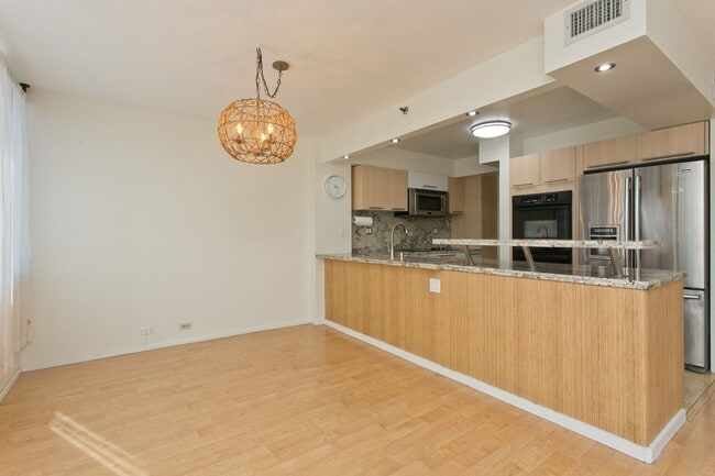 Foto del edificio - Available NOW ! 2/2/2 in town! Beautiful a...