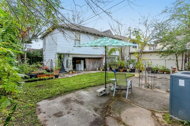 Foto del edificio - 1740 Banks St