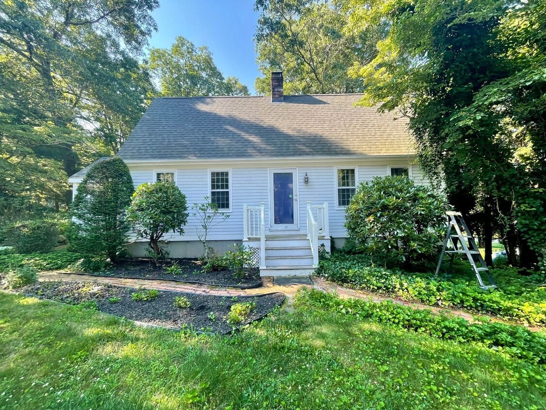 9 Holly St, Stonington, CT 06379 House Rental in Stonington, CT