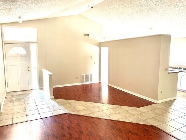 Building Photo - Single family home in Quail Ridge