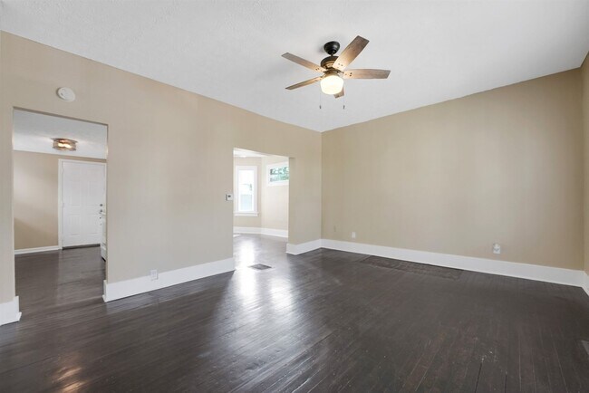 Foto del edificio - Move-In Ready 3-Bedroom Home with Updated Kitchen & Central A/C
