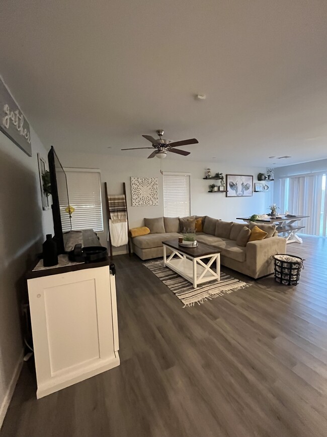 Foto del edificio - 4230 E Four Creeks Ct