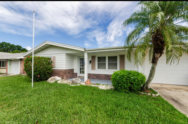 Single parking garage with private driveway - 3931 Sail Dr
