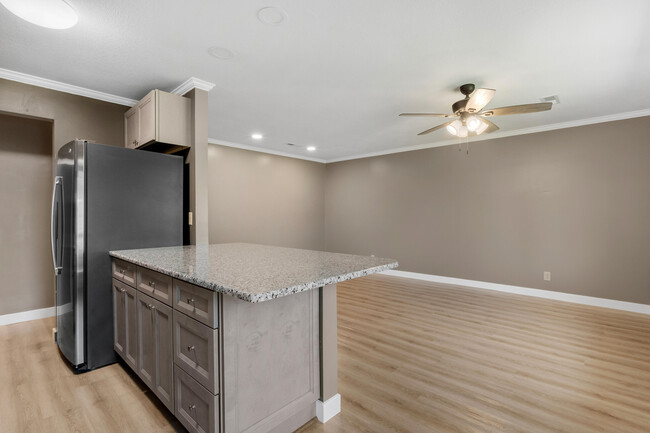Building Photo - 6801 E South Field Dr