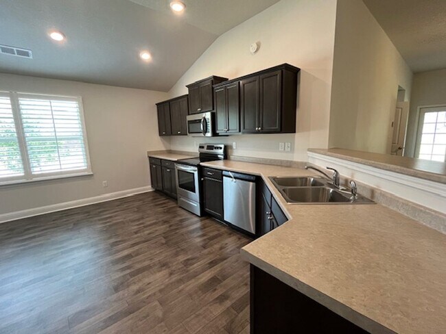 Foto del edificio - Renovated 4 Bedroom 2 Bath Home for Rent!