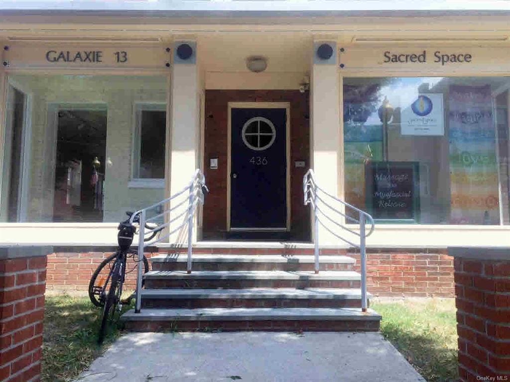 Primary Photo - 436 Main St