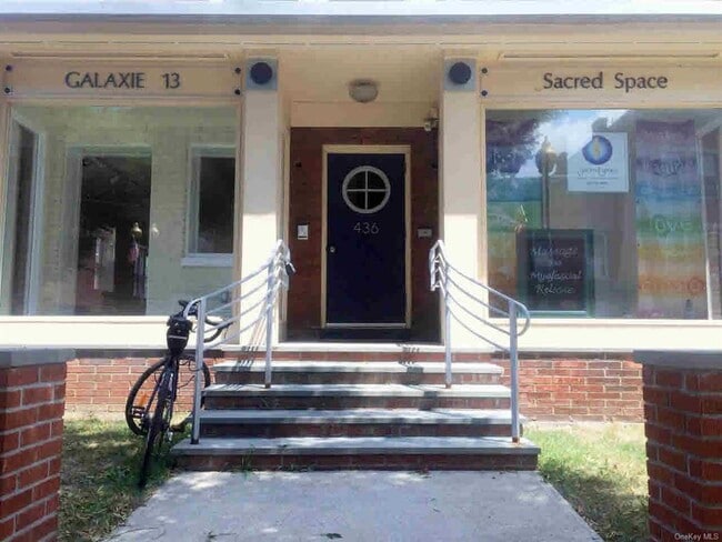 Building Photo - 436 Main St