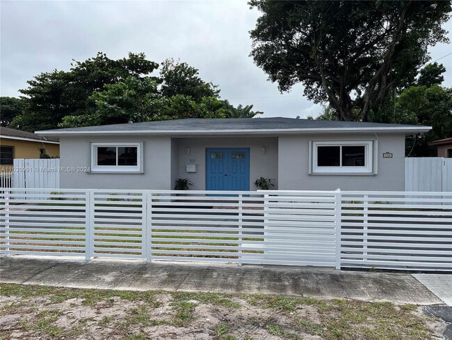 Photo - 550 NE 174th St House