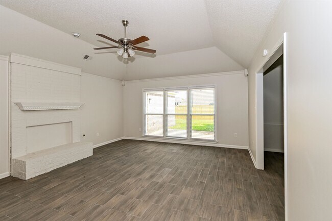 Foto del edificio - 7360 Red River Cove