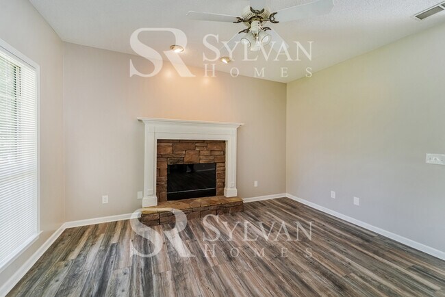 Foto del edificio - Lease today! No extra charge for contentme...