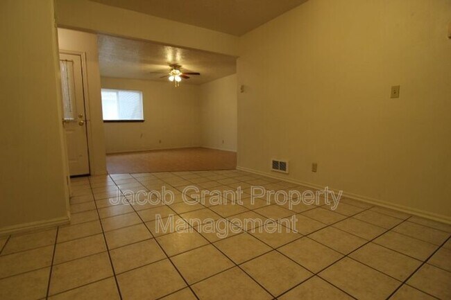 Building Photo - 2110 Meppen Dr