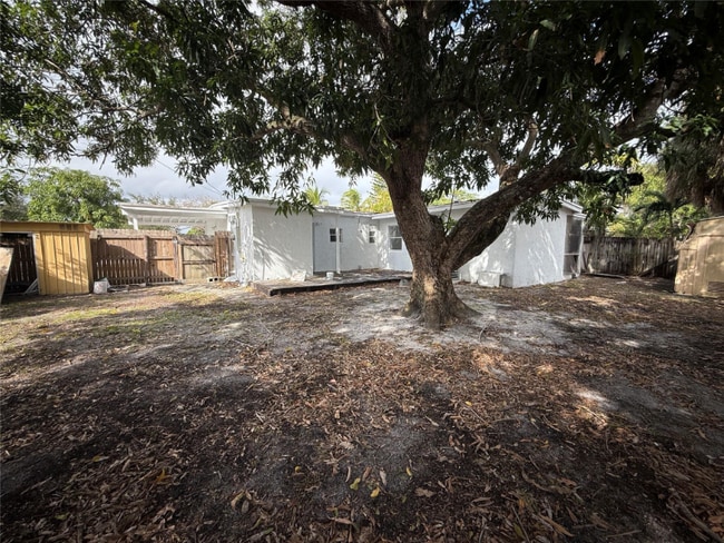 Building Photo - 1724 NE 50th Ct