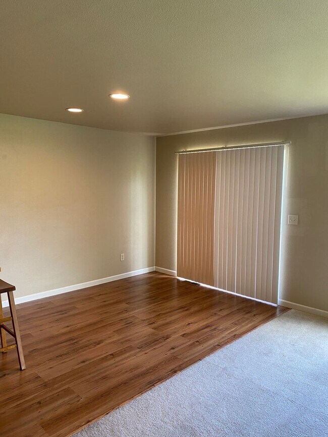 Foto del edificio - 243 Magdalene Way, Unit C