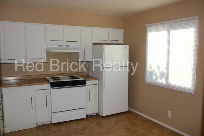 Building Photo - 3507 N Paiute Way