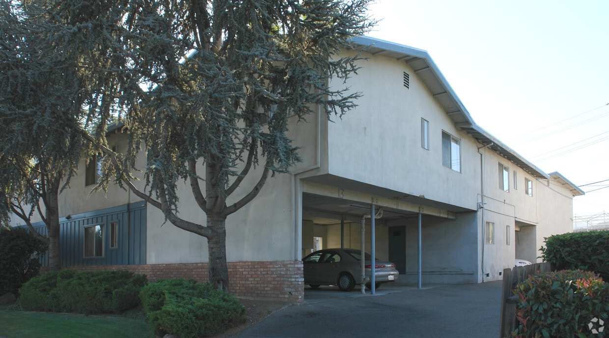 Building Photo - 1582 Blossom Hill Rd