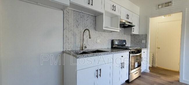 Foto del edificio - 975 N Oxford Ave