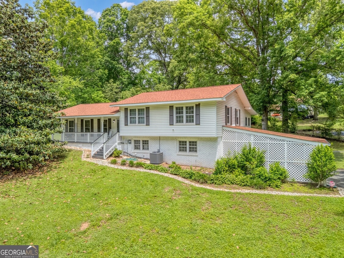 Primary Photo - 83 Summit Ridge Cir SE