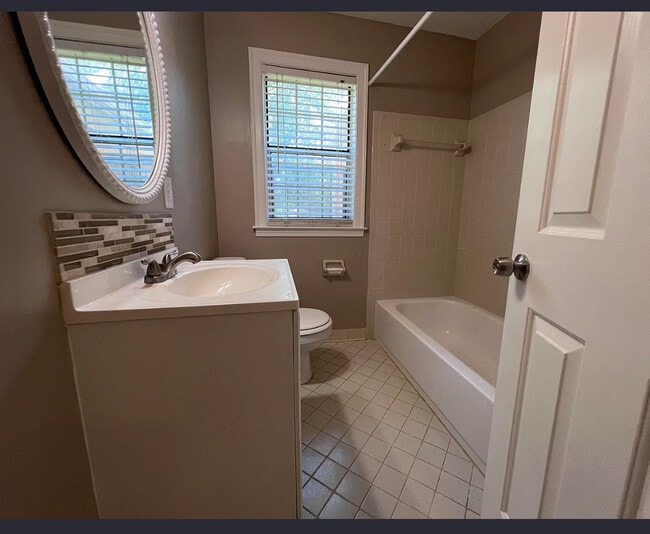 Bathroom - 258 Lombardy Pl