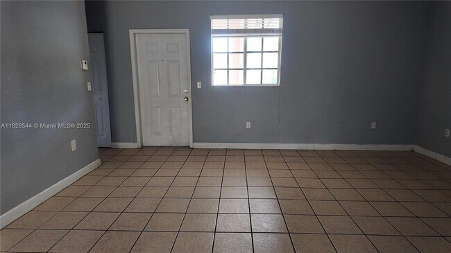 Foto del edificio - 374 NE 26th Ave