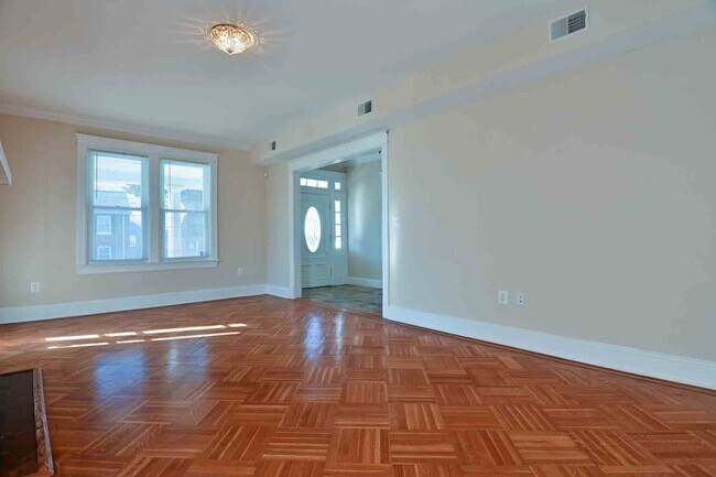Building Photo - 1301 Gallatin St NW