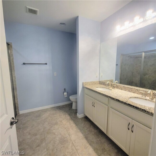 Building Photo - 14927 Edgewater Cir