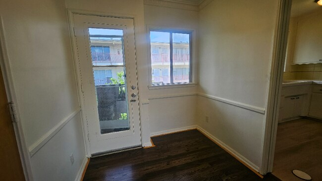 Building Photo - 1629 N Hobart Blvd