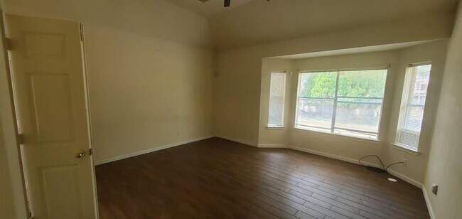 Building Photo - 9018 Red Hawk Ct