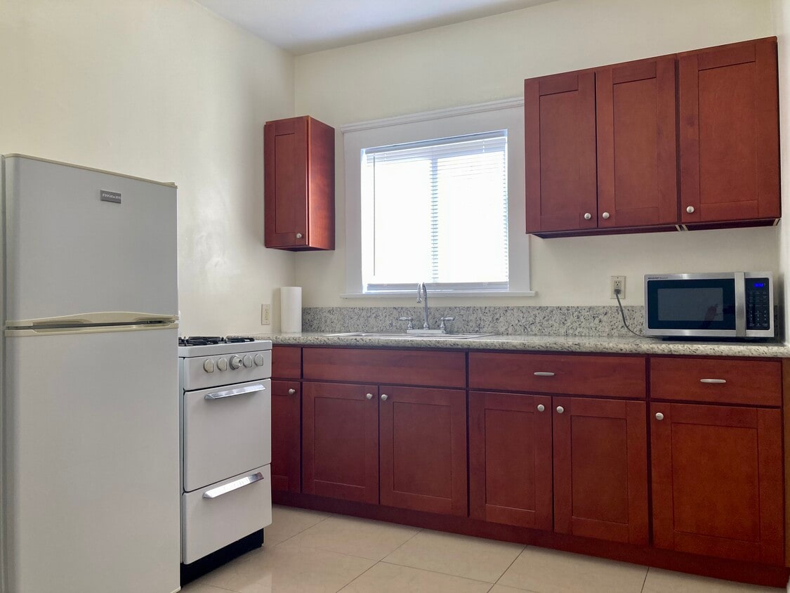 Primary Photo - 128 S Ave 57