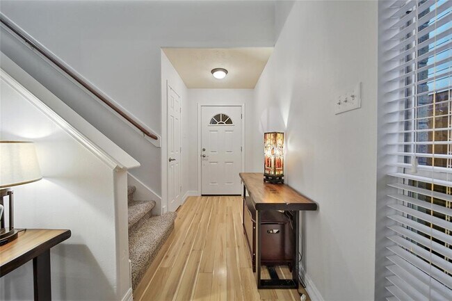 Foto del edificio - 16923 Lockford Ln