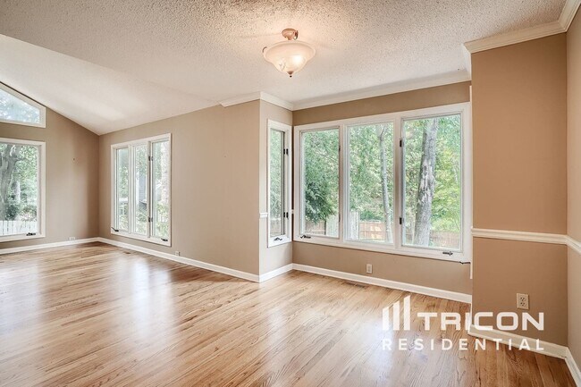 Building Photo - 1010 Maidstone Ct