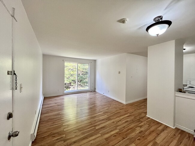 Building Photo - 91 Larkhall St