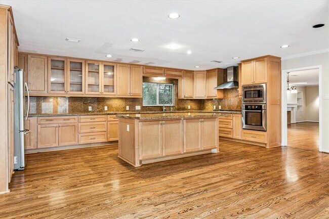 Foto del edificio - 5505 Holly Springs Dr