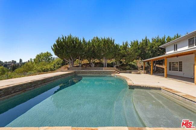 Building Photo - 6040 Pat Ave