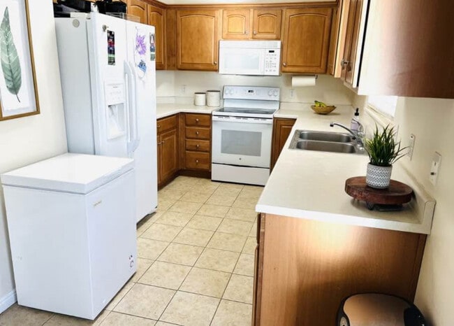 Building Photo - 8789 S Caliente Dr