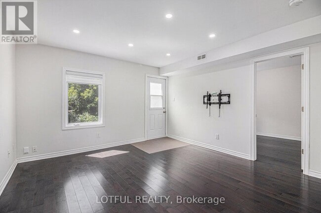 Building Photo - 278 Shakespeare St
