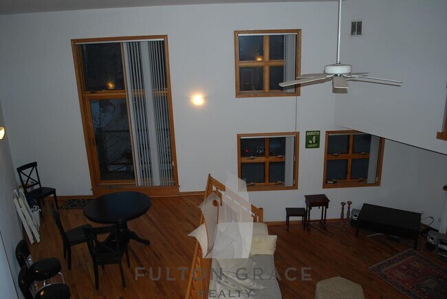 Foto del edificio - 872 W Buckingham Pl