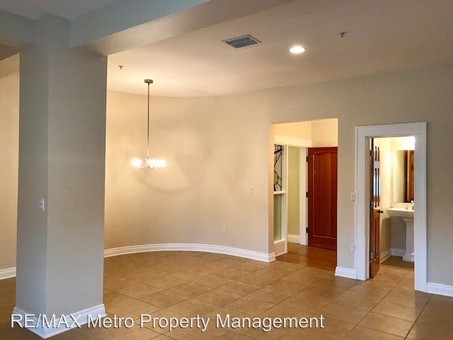 Building Photo - 147 8th Ave N