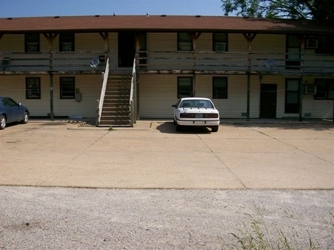 Building Photo - 112 W Spruce St