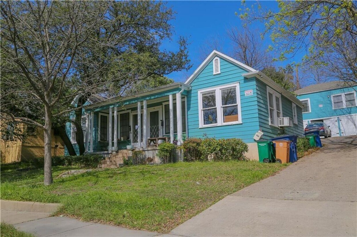 Primary Photo - 202 E 31st St