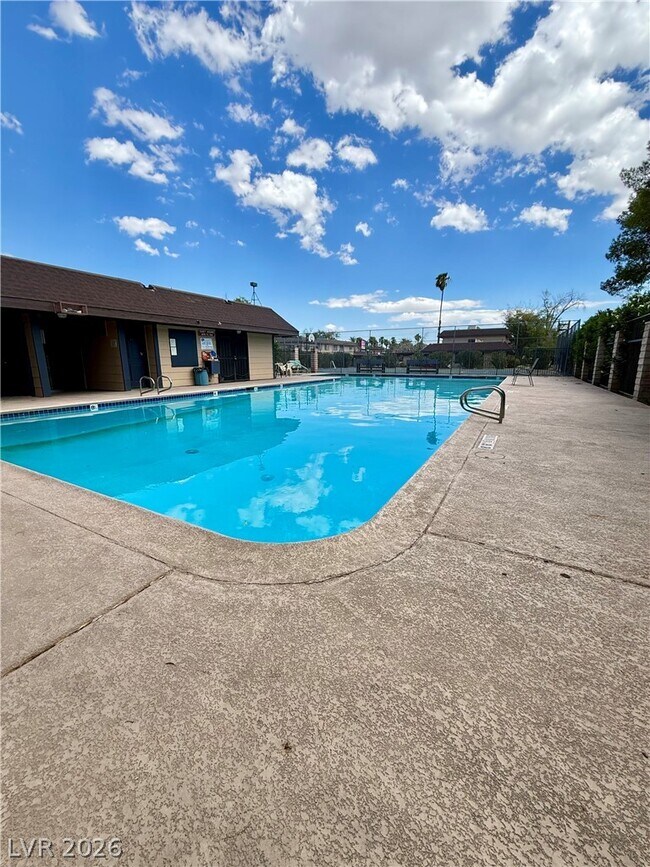 Foto del edificio - 6132 Meadowgrass Ln