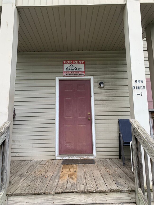 Foto del edificio - 203 E 10th St