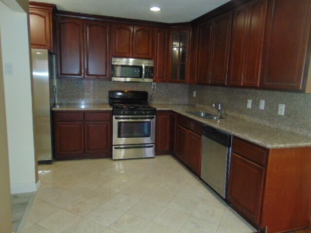 Foto del edificio - 33156 Lake Champlain St