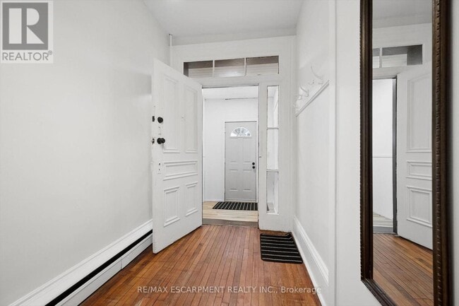 Building Photo - 38B Concession St