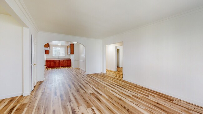 Foto del edificio - 1154 S Plymouth Blvd