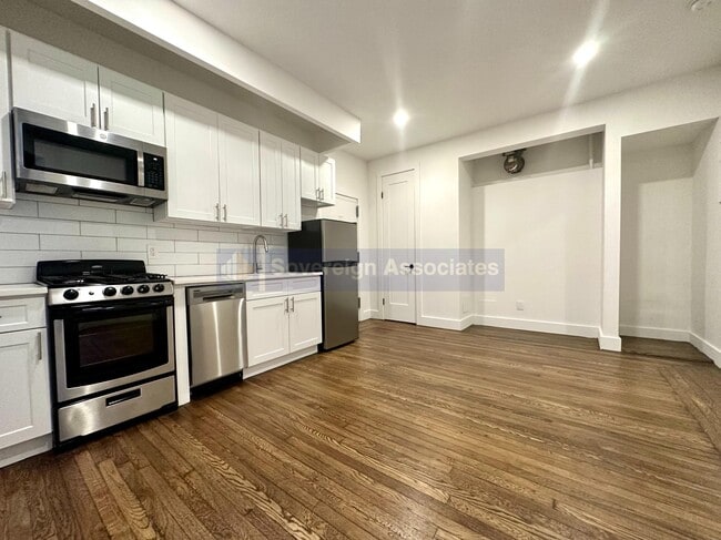 Building Photo - 45 Tiemann Pl