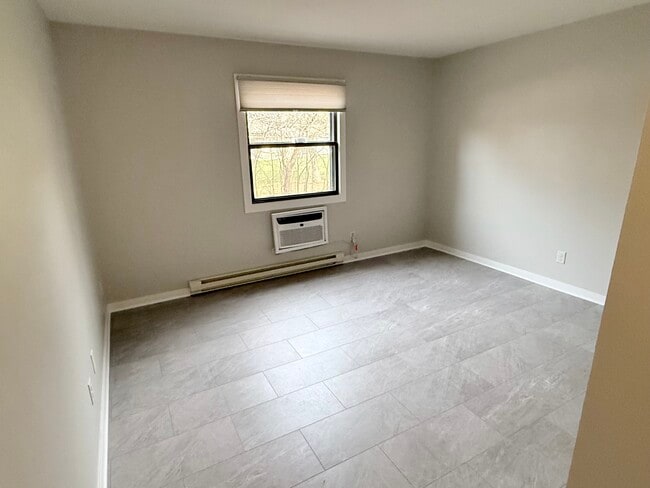 Building Photo - Hunter's Ridge Apartments